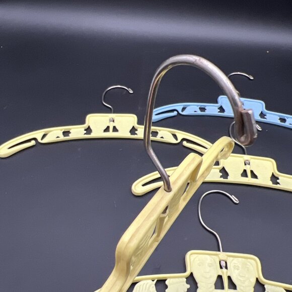 5 Vintage Children's Hangers 4 yellow 1 Blue Humpty Dumpty - Picture 5 of 5